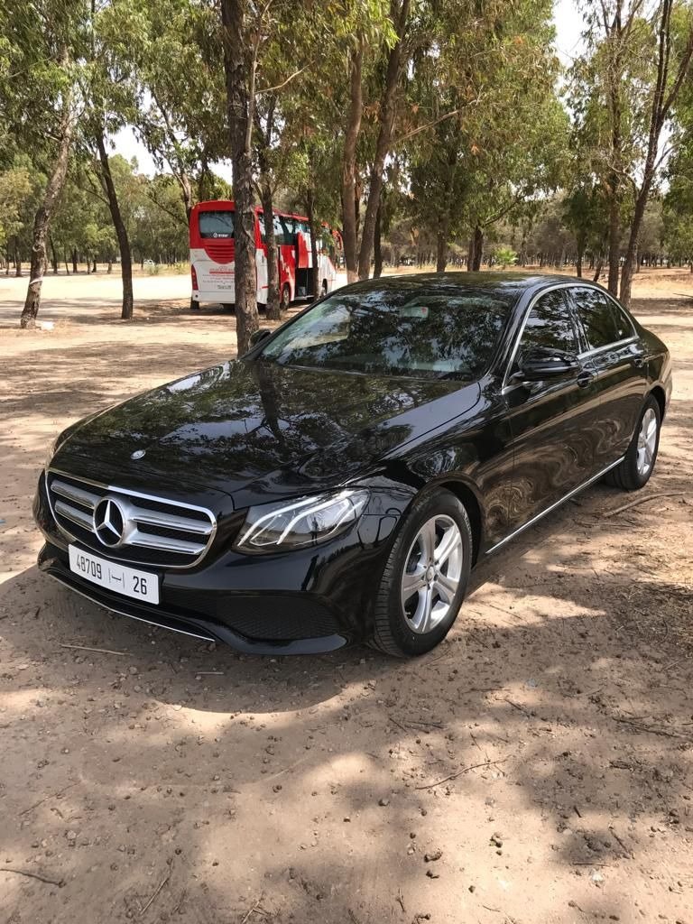 Mercedes Classe E noire — Chauffeur privé Marrakech StayVibe